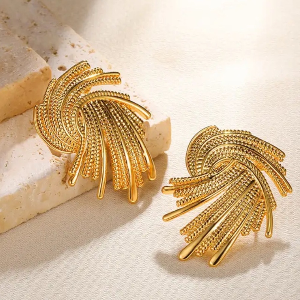 Leaf earrings - Picture 2 of 3